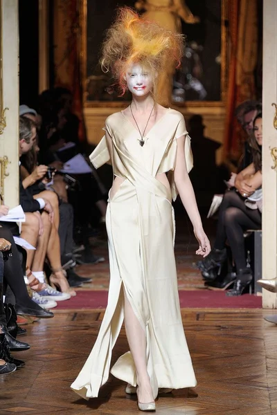 Look 18